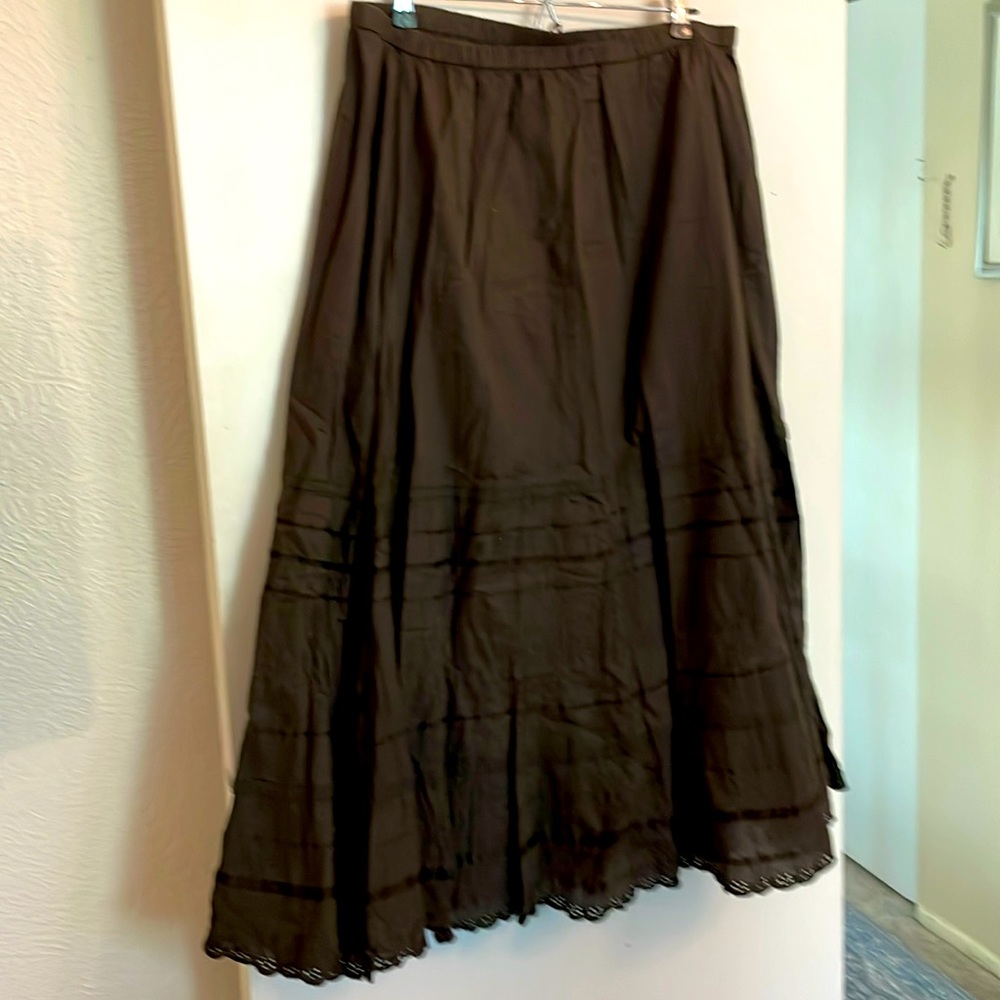 Chicos XL brown broom crinkle maxi skirt size 3 EUC